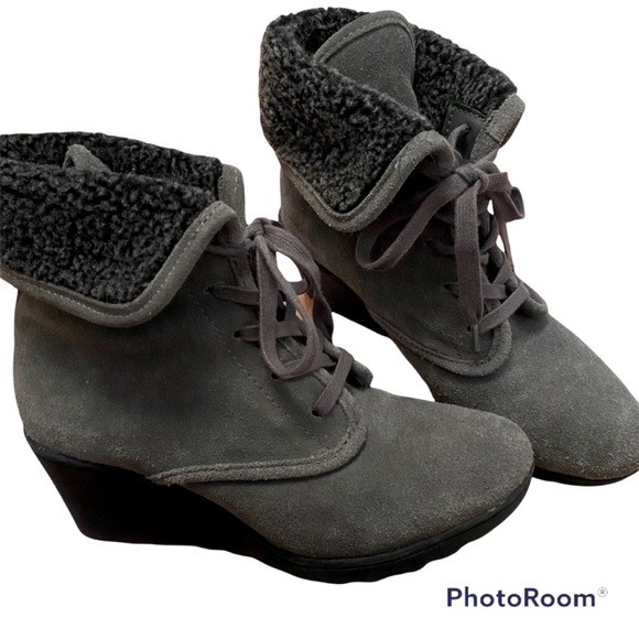 Charcoal Grey Suede Wedge ankle booties Size 8.5 - Picture 5 of 13